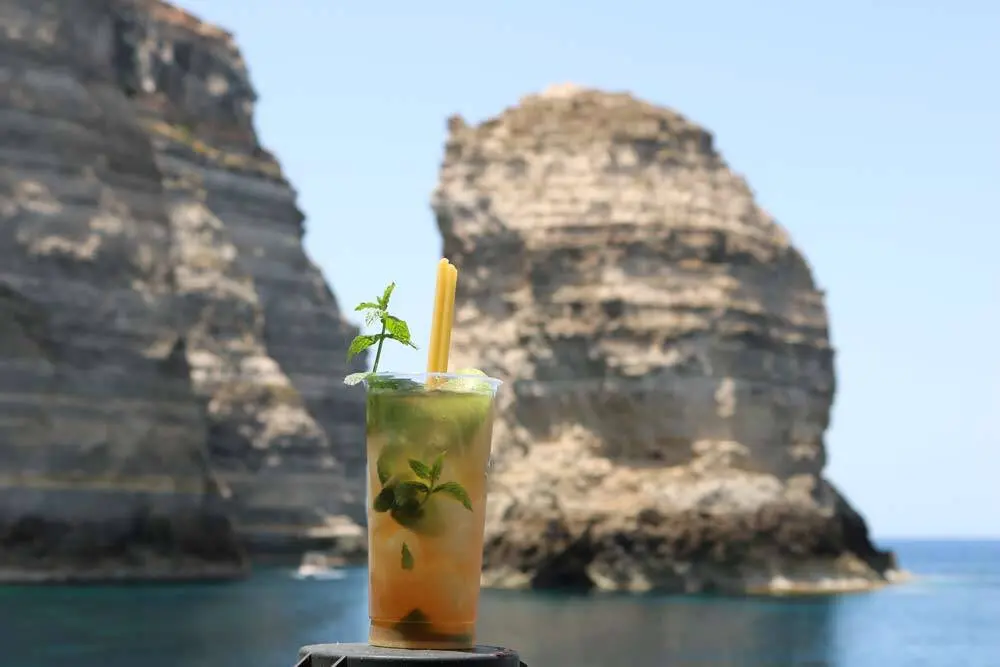 Tour in barca diurno con navi pirata, pranzo e musica - Lampedusa 6